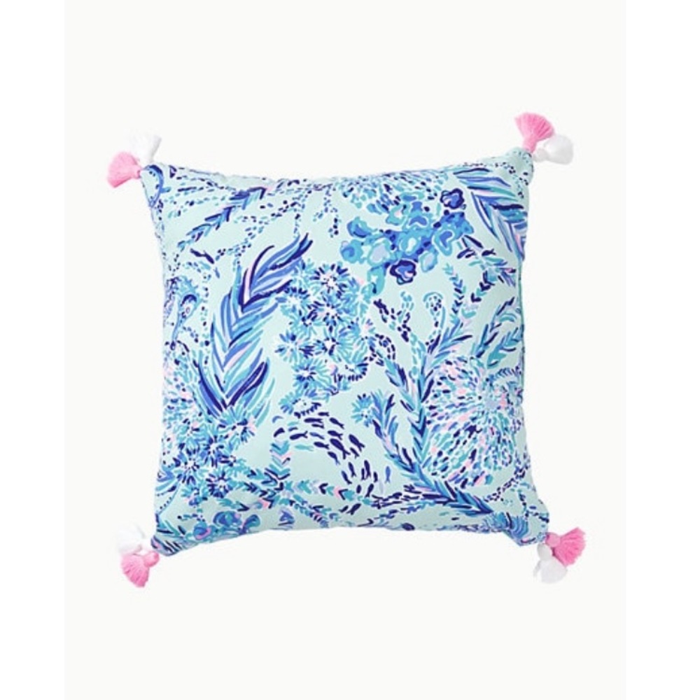 Lilly Pillow NWT